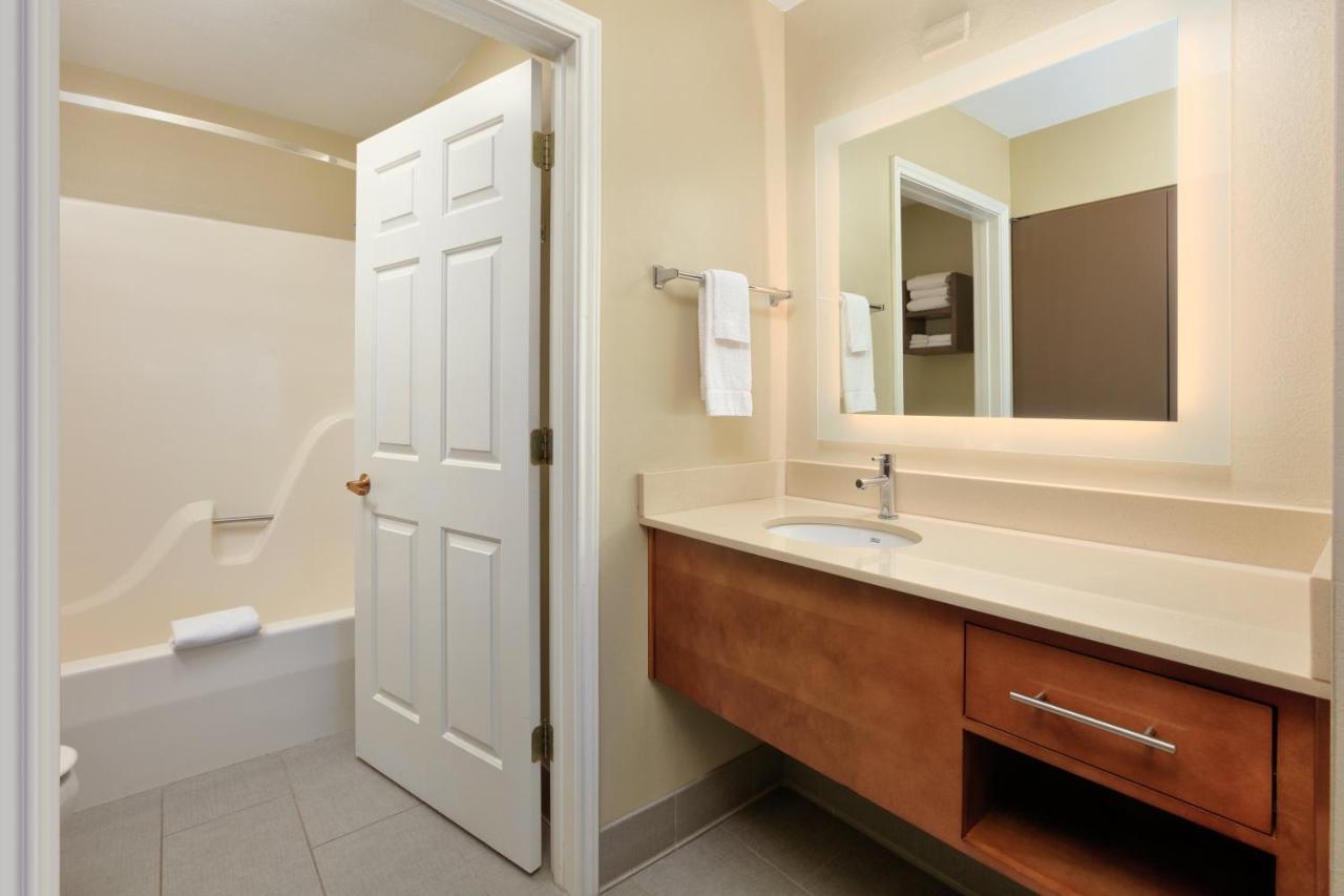 Staybridge Suites Corning By Ihg Buitenkant foto