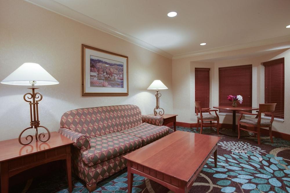 Staybridge Suites Corning By Ihg Buitenkant foto